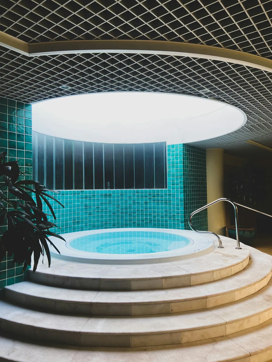 室內水療池空間
